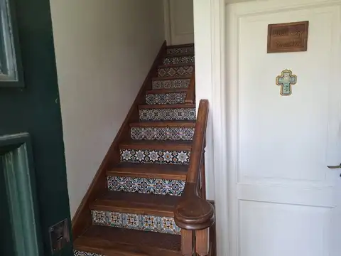 Casa 8 ambientes con 2 baños