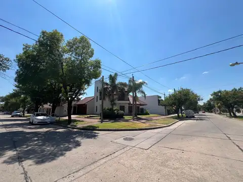 12 de Octubre  al 800 esq. J. Marti