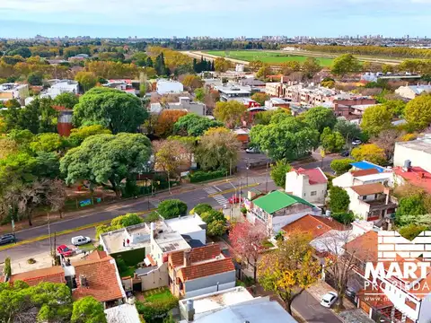 Casa mas 2 locales en San Isidro con 20 mts de frente sobre Fondo de la Legua