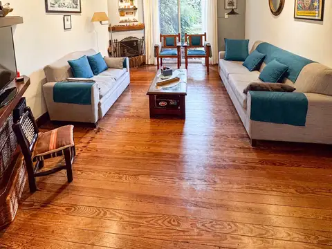 Casa 7 ambientes con 2 baños