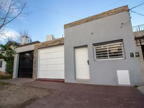 VENTA DEPARTAMENTO TIPO CASA DE TRES AMBIENTES EN BERNAL