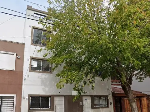 4 UNIDADES SUBDIVIDIDAS y ALQUILADAS ( 2 DE 3 AMB EN DUPLEX y 2  MONOAMBIENTES ) FINANCIA y TOMA PROPIEDAD DEMENOR VALOR