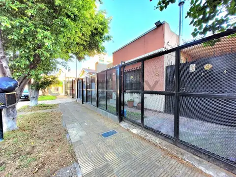 VENTA VILLA MARTELLI CASA 4 AMBIENTES CON COCHERA Y JARDÍN
