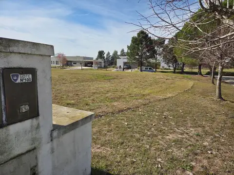 Lote 100. Everlinks Golf & Country Club, Luján.