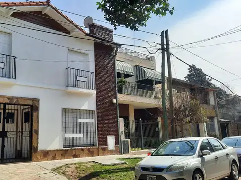 VENTA CASA 3 AMBIENTES VILLA MARTELLI COCHERA