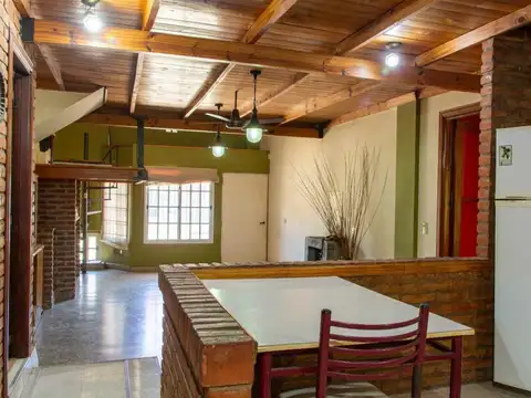 Casa 5 ambientes con 3 baños