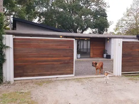 Casa en Venta con 2 cocheras