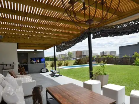 Casa en Venta en Santa Ana 3 dormitorios, Villanueva 100