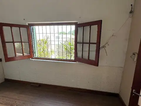 CASA EN JÁUREGUI AMPLIA Y LUMINOSA APTA CREDITO