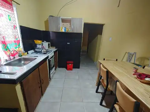 Casa 4 ambientes con 2 baños
