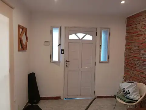 CASA EN VENTA 4 AMBIENTES CON GARAGE EN BALCARCE