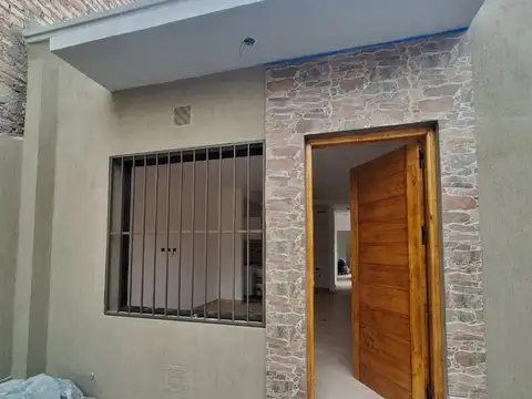 VENTA DE CASA A ESTRENAR CON PATIO EN CARRODILLA