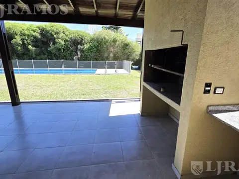 Casa 6 ambientes con 3 baños