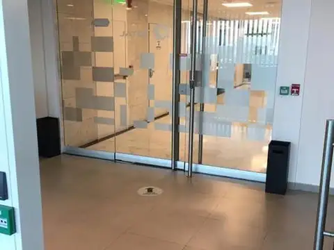 Oficina en Alquiler con 13 cocheras