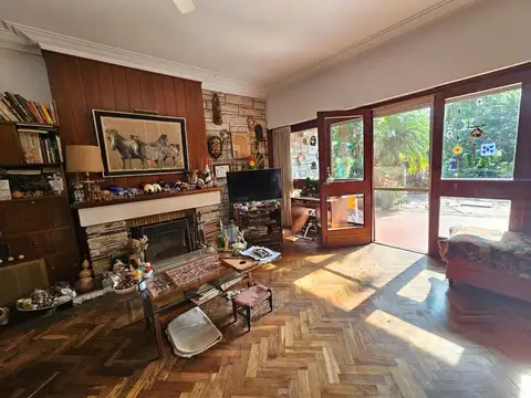 Casa en Venta con 3 cocheras