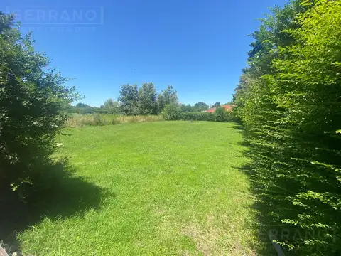 Venta Lote Terreno en Barrio Parque Sakura con mejoras