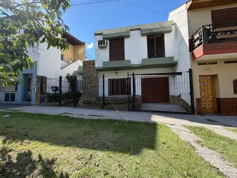 CASA EN VENTA - Castelar Norte
