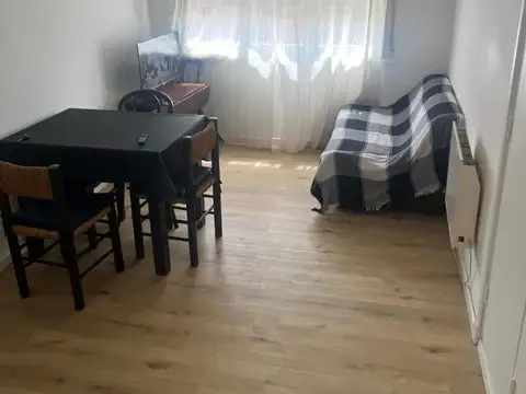 Depto 2 amb. Acepta jovenes. Max 4 personas