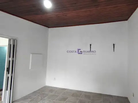 Excelente PH de 2 ambientes por pasillo con patio