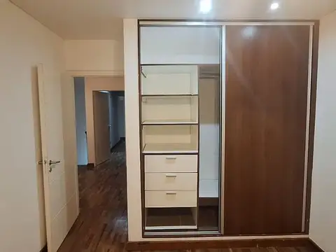 EN VENTA DUPLEX 3 DORMITORIOS B° GRAND BOURG