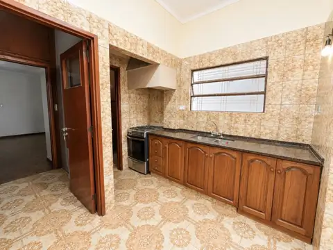 Casa en Alquiler con 6 cocheras