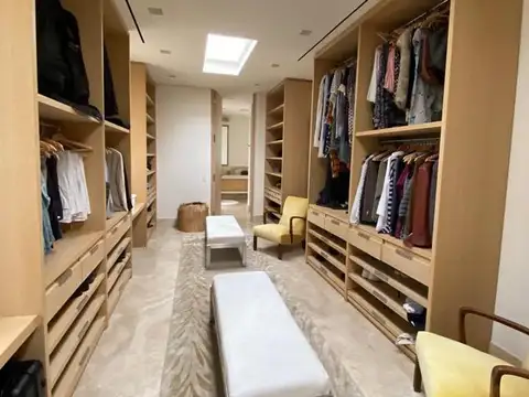 Casa 6 ambientes con 4 baños