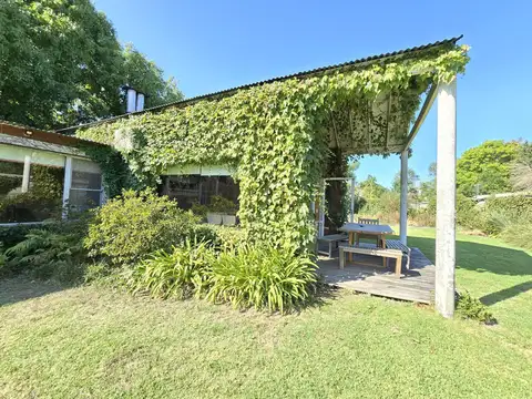 Casa 6 ambientes con 2 baños