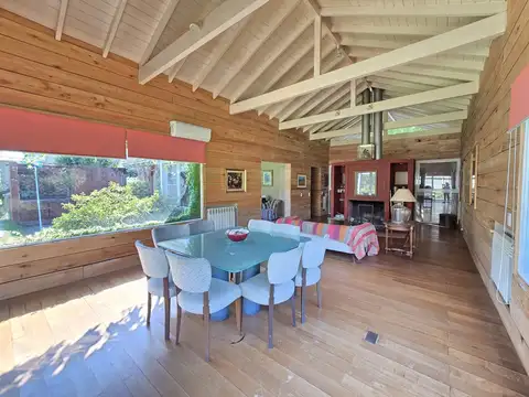 Casa en Venta con 3 cocheras