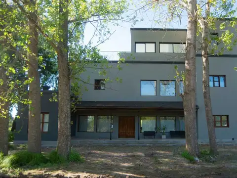 Autopista Doctor Ricardo Balbín 100