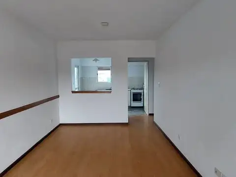 ALQUILER DEP 3 AMBIENTES BERNAL CENTRO SIN COCHERA