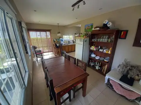 Casa en Alquiler con 2 cocheras