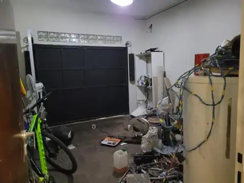 VENTA - CASA 2 AMB. - FONDO LIBRE  - LOMAS DEL MIRADOR