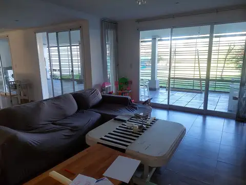 AV. INDEPENDENCIA 200