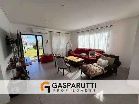 Casa 4 ambientes con 3 baños