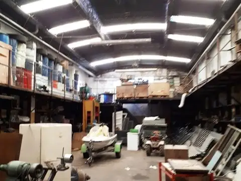 Apto Crédito Galpón Venta cubierto 256m2 en Villa Martelli