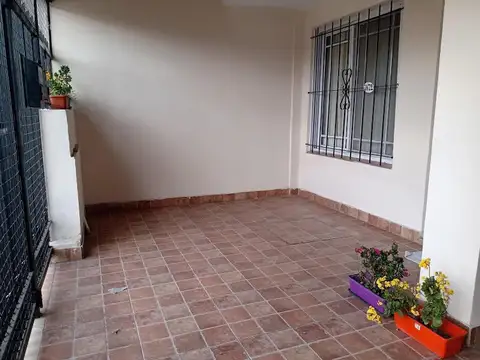 Depto Tipo Casa en Alquiler de 2 dormitorios