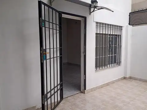 Depto Tipo Casa en Alquiler con 1 cocheras