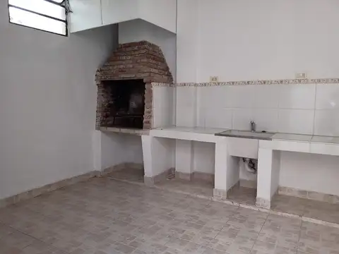Depto Tipo Casa en Alquiler en Caseros, $ 950.000
