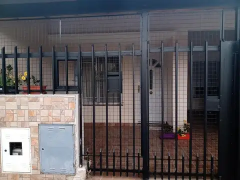 Depto Tipo Casa en Alquiler de 3 ambientes