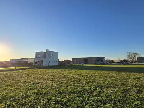 LOTE EN VENTA BARRIO SAN SEBASTIÂN ÂREA 13 ETAPA 1 LINDERO 
