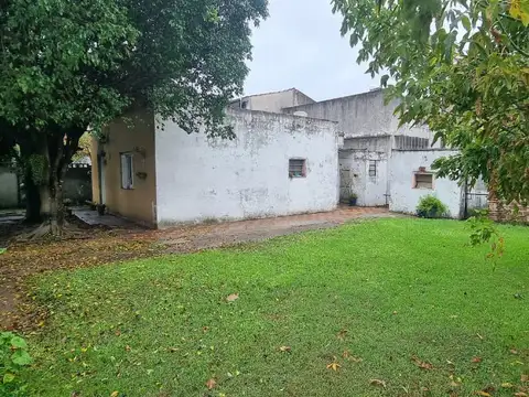 Casa en Venta con 3 cocheras