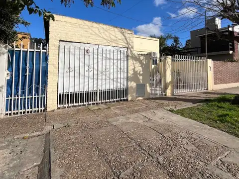 ALQUILER DE CASA EN BARRIO IRIONDO, SANTO TOME!
