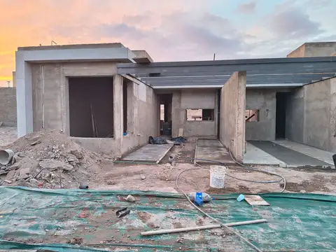 VENTA CASA EN B° PRIVADO GODOY CRUZ , MENDOZA