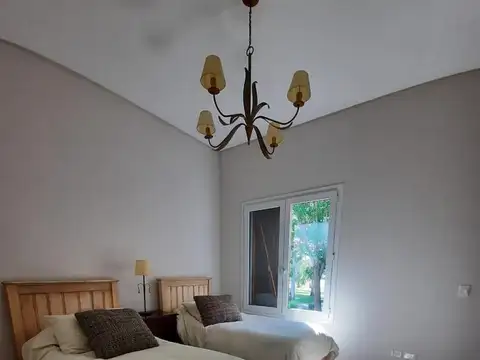 Casa 6 ambientes con 5 baños