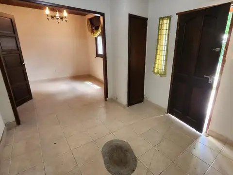 Casa 5 ambientes con 1 baño