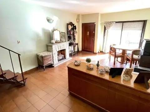 DUPLEX SIN EXPENSAS,1° X ESC,180 MTS TOT, GARAGE,PATIO Y PARRILLA,EXC UBI,A MTS DEL CID CAMPEADOR