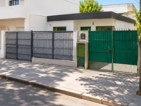OPORTUNIDAD VENTA CASA DE 4 AMBIENTES CON DEPTO DE 2 AMB A R