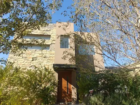 Casa de 5 ambientes en San Ramiro Pilar del Este