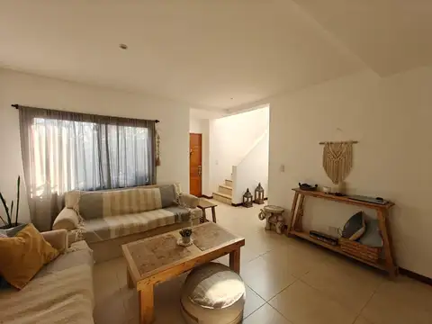 Casa 5 ambientes con 4 baños