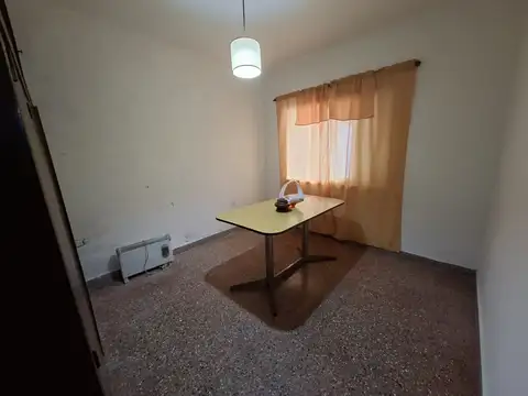 VENTA - CASA 3 AMB + DPTO 2 AMB